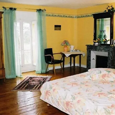 Le Chateau De Mondan B&B