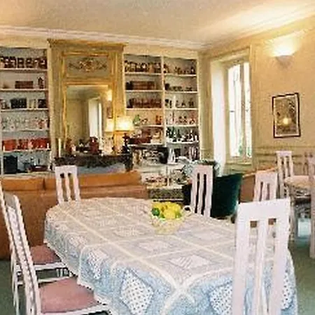Le Chateau De Mondan B&B